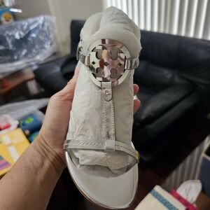 Brand new Tory Burch Miller T-Strap 65MM Espadrille Block Sandals - Mirror Metal